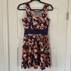 Sun dress with lace waist